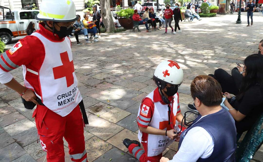 Cuerpos de emergencia atendieron a transeúntes | Foto: Agencia Es Imagen para El Universal Puebla