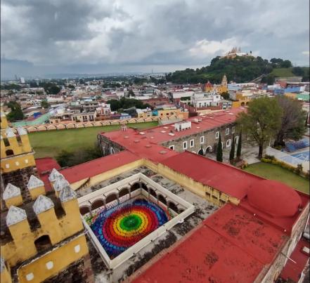 Mira cómo luce el Convento de San Gabriel adornado con papel picado