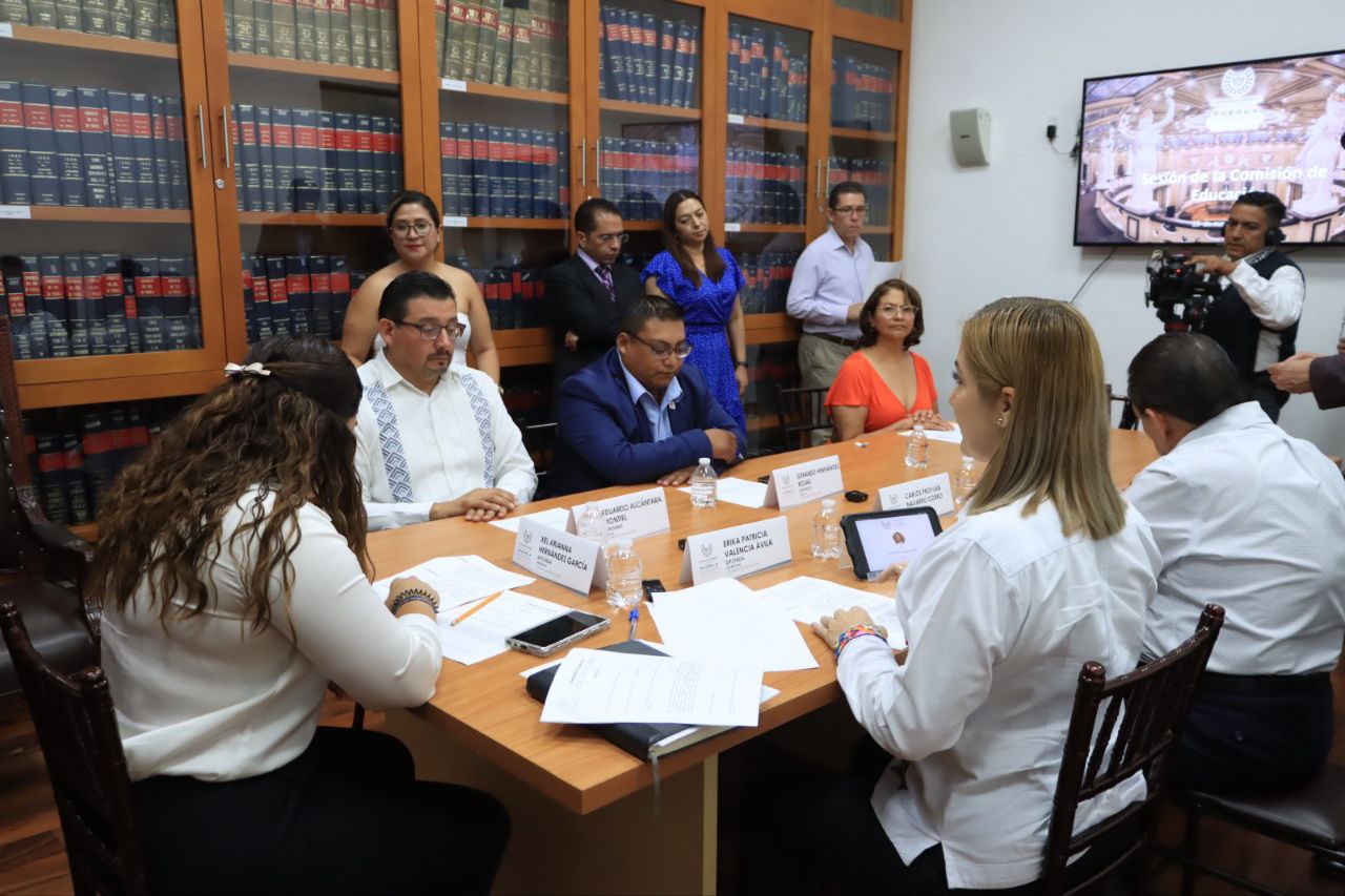 Comisión del Congreso aprueba acuerdo para uso responsable de celulares en escuelas