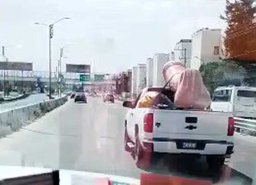 ¡OMG! Enorme pene sorprende a automovilistas en Periférico