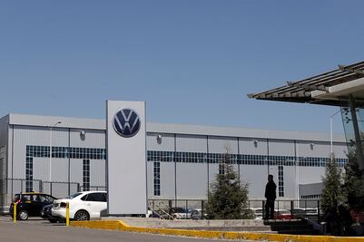 Otra vez programan paro técnico en VW por falta de partes