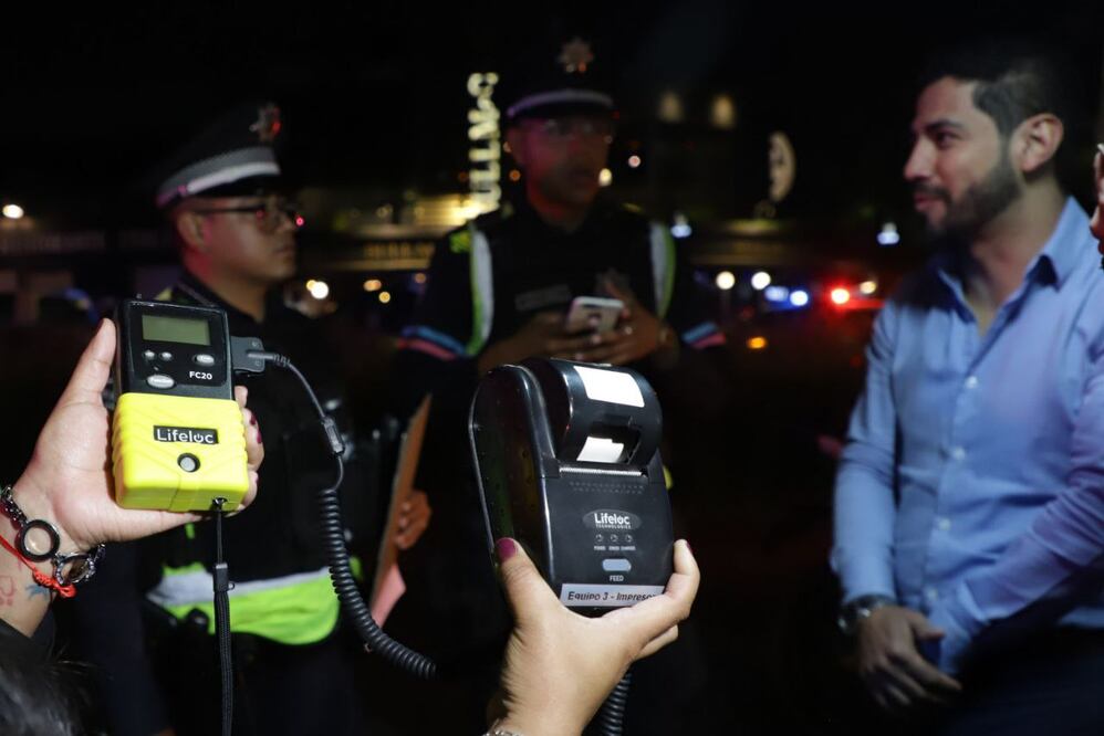 Los alcoholímetros permiten identificar a conductores que manejan en estado de ebriedad | Es Imagen para El Universal Puebla