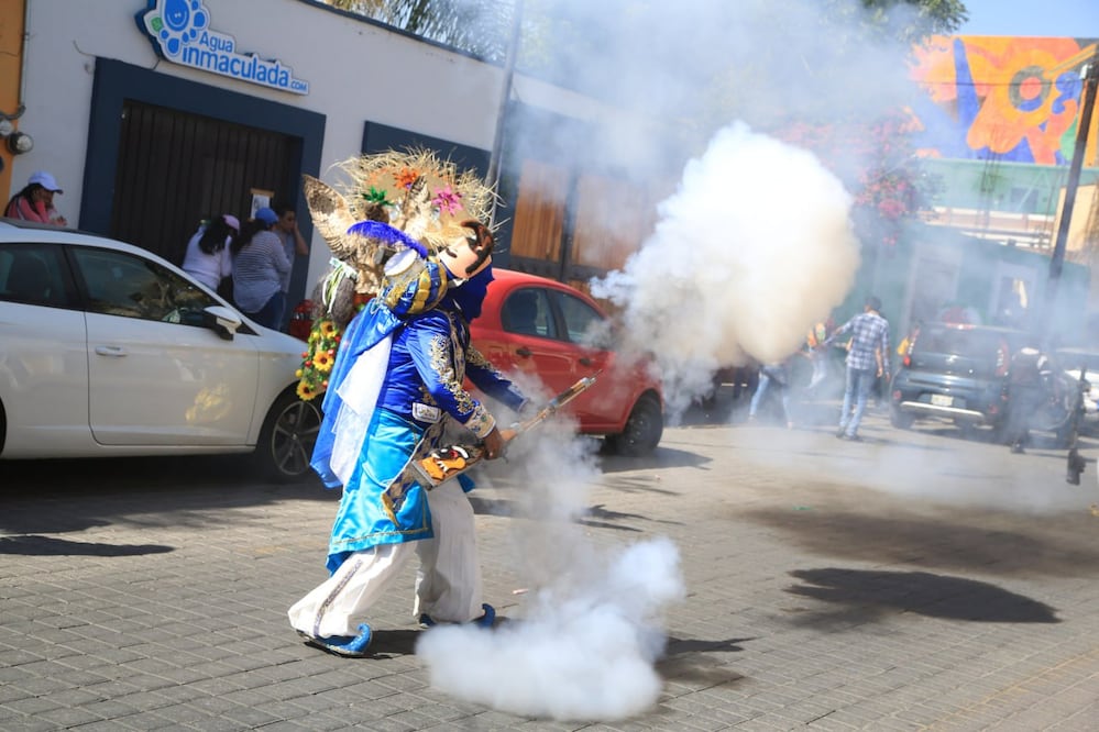 Los danzantes del Carnaval de Cholula no podrán detonar armas de fuego en vía pública o en estado de ebriedad | Foto: EsImagen