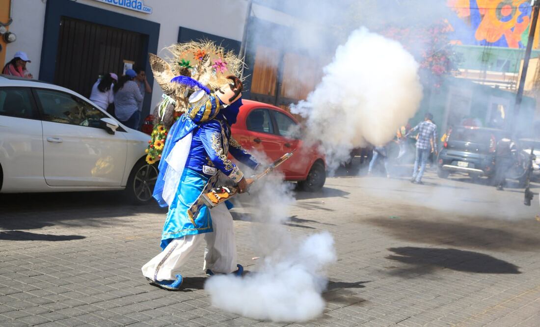 Los danzantes del Carnaval de Cholula no podrán detonar armas de fuego en vía pública o en estado de ebriedad | Foto: EsImagen