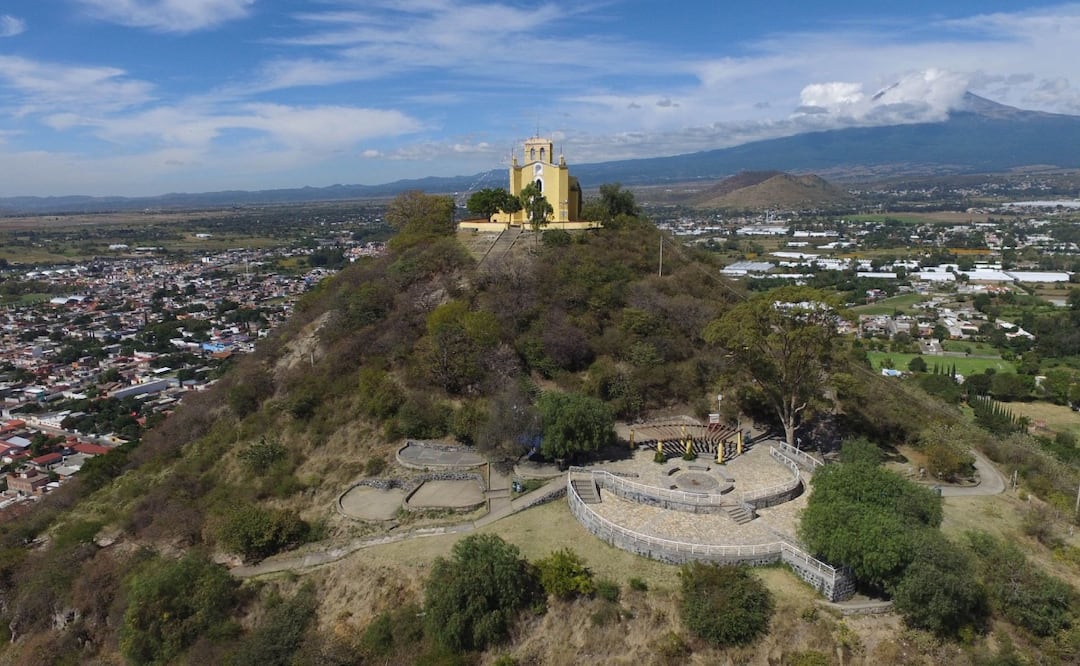 El cerro de San Miguel es parte de la historia de Atlixco, al ser sede del Huey Atlixcáyotl | FOTO: Agencia Es Imagen para El Universal Puebla