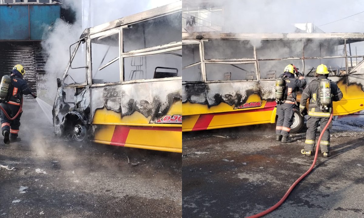 Falla mecánica incendia unidad de la Ruta 10 en Puebla; sin lesionados