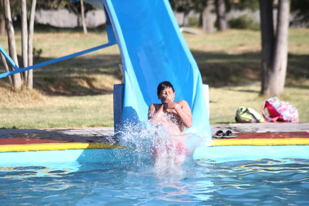 Aunque no lo creas, probar los toboganes es un empleo remunerado | EsImagen