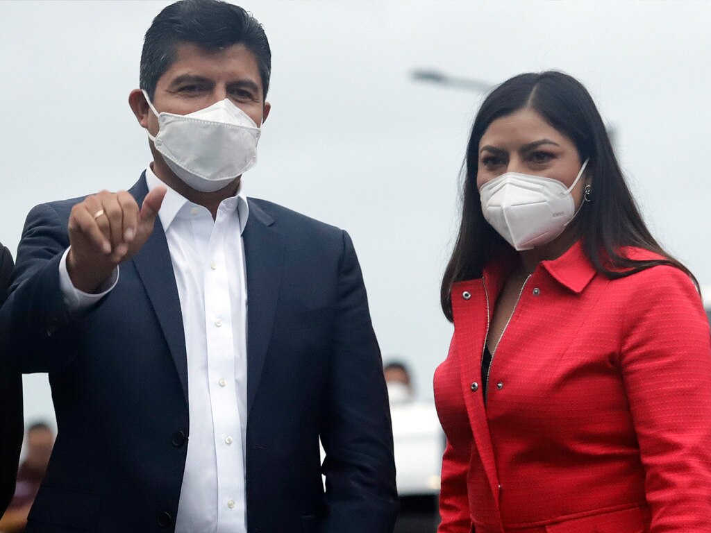 En suspenso, próxima reunión de Claudia y Eduardo Rivera por contagio del panista