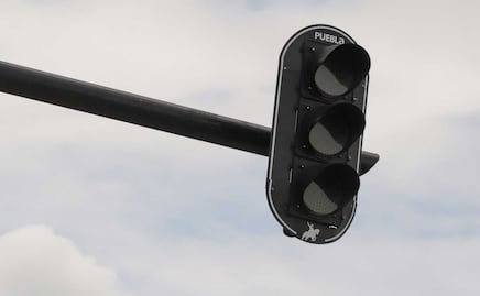 Automovilistas se pasan la luz roja, van 63 accidentes en Puebla