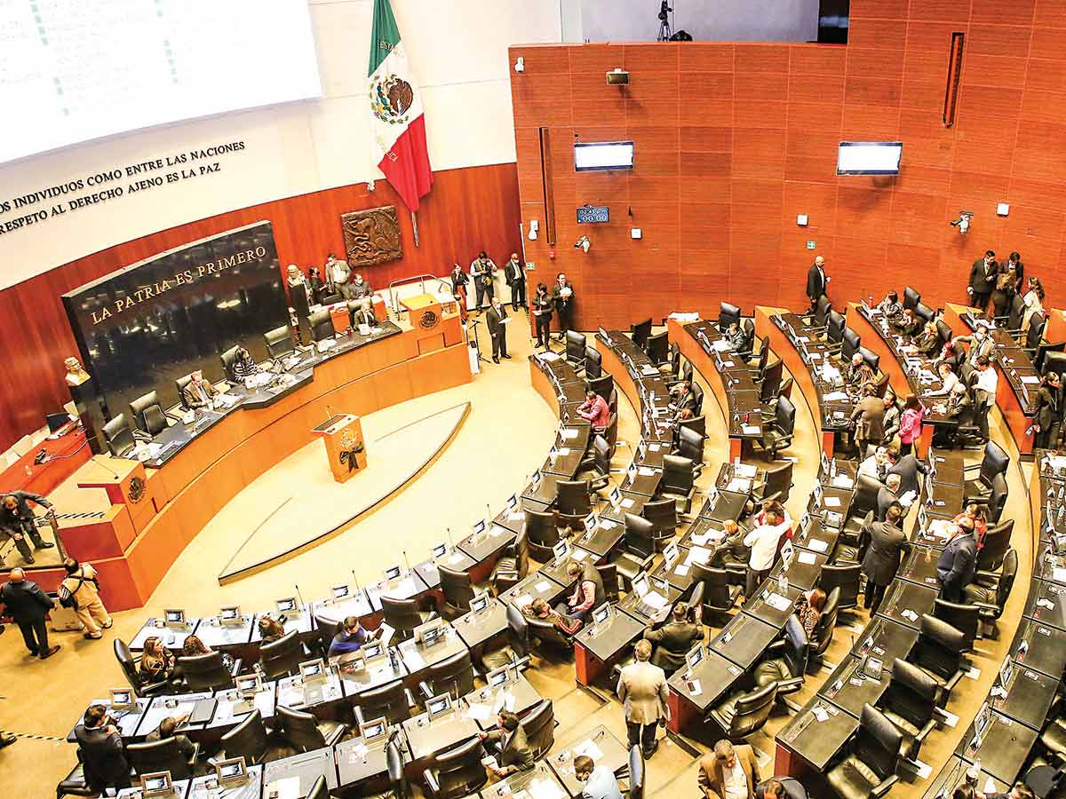 La propuesta incluye varias reformas clave, tales como reducir de 11 a 9 el número de miembros de la Suprema Corte de Justicia de la Nación (SCJN) y suprimir las dos salas actuales.

Foto: Producción El Universal Puebla