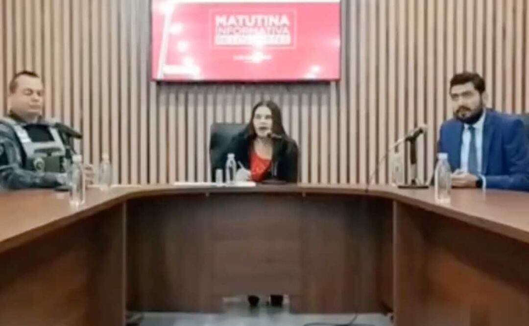 La presidenta municipal de Texmelucan, Norma Layón, exhortó a un reportero a mantener el orden o retirarse | Foto: Captura de Pantalla
