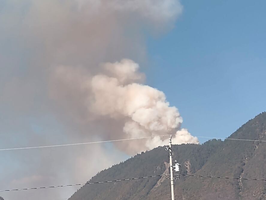 Incendio en el cerro El Pinal en Acajete, Puebla