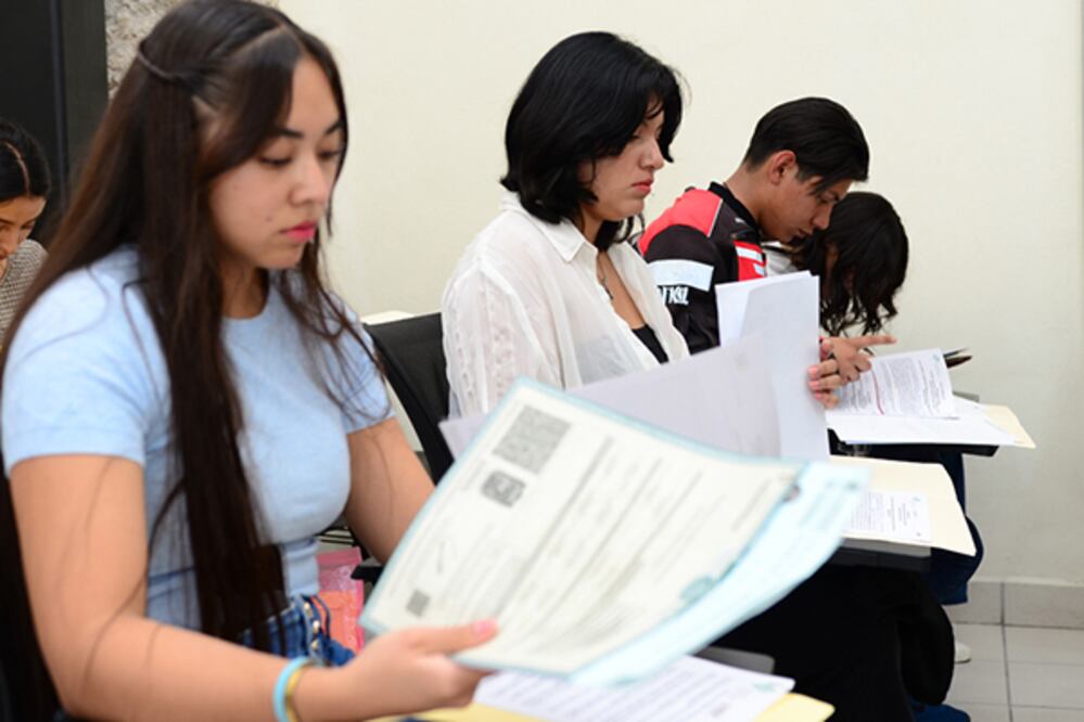 Una vez que los estudiantes han cumplido satisfactoriamente con todas las etapas del proceso de admisión, los aceptados han presentado la documentación necesaria para finalizar su registro en la Universidad de la Salud del Estado de Puebla (USEP). 

Foto: Producción El Universal Puebla