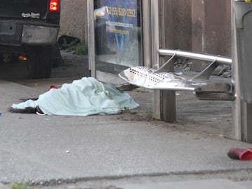 Borracho arrolla y mata a mujer que esperaba su camión en Plaza San Pedro