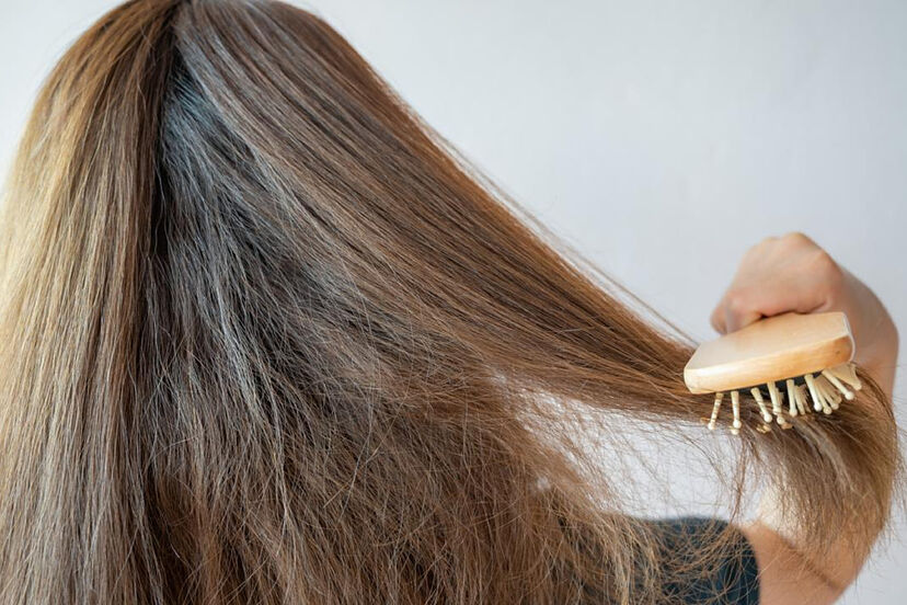 El cabello seco es la razón por la cual el cabello se encrespa y está relacionado con la sequedad capilar. 

Foto: Producción El Universal