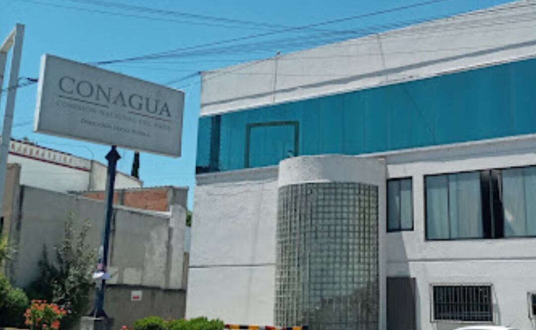 Trabajadores sindicalizados de la Conagua en Puebla se sumaron al paro nacional y colocaron una gran lona en las oficinas | Foto: Google Maps