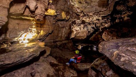 Vive una aventura bajo tierra en las grutas de Chichicazapán en Cuetzalan