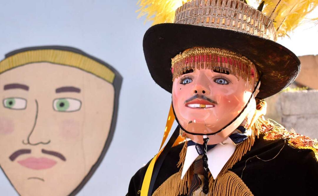 Las máscaras forman parte importante del atuendo de los huehues en los carnavales de Puebla | Foto: Agencia Es Imagen para El Universal Puebla