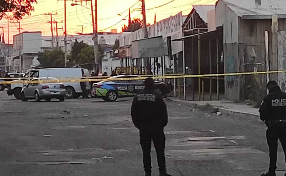 El 11 de enero de 2023 policías municipales encontraron un cadáver calcinado a un costado del Mercado Independencia | Foto: Agencia Es Imagen para El Universal Puebla