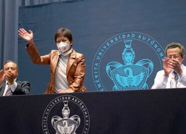 Lilia Cedillo preside graduaciones de la Lic. en Fisioterapia