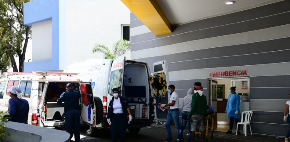 Paramédicos que ya se encontraban en la zona evaluaron al niño y determinaron que, a pesar de la caída, estaba estable y con signos vitales normales.

Foto: Producción El Universal Puebla