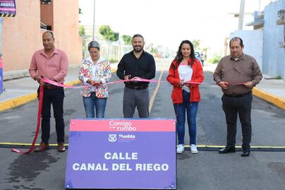 Entrega Ayuntamiento de Puebla rehabilitación vial en San José Chapulco