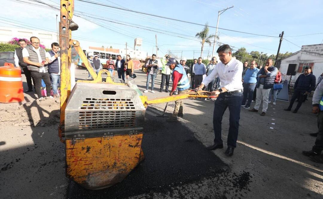 El presidente municipal de Puebla anunció una segunda fase de bacheo en la capital | Foto: Ayuntamiento de Puebla