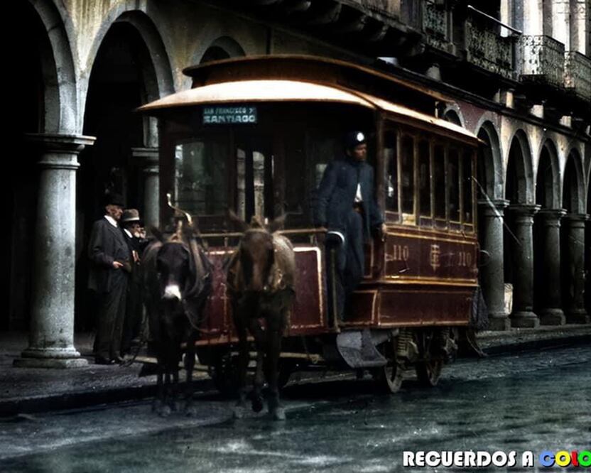 Este es el primer tranvía que circuló en las calles de Puebla | Foto: Recuerdos a Color