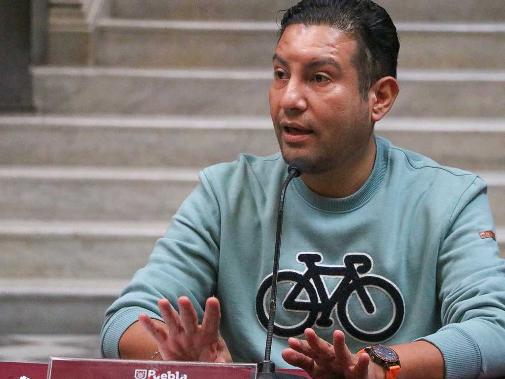 Dejará Claudia Rivera 9 mdp en equipo de semáforos a Eduardo Rivera