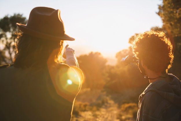Consejos para observar de forma segura el Eclipse Solar. Fuente: Freepik.