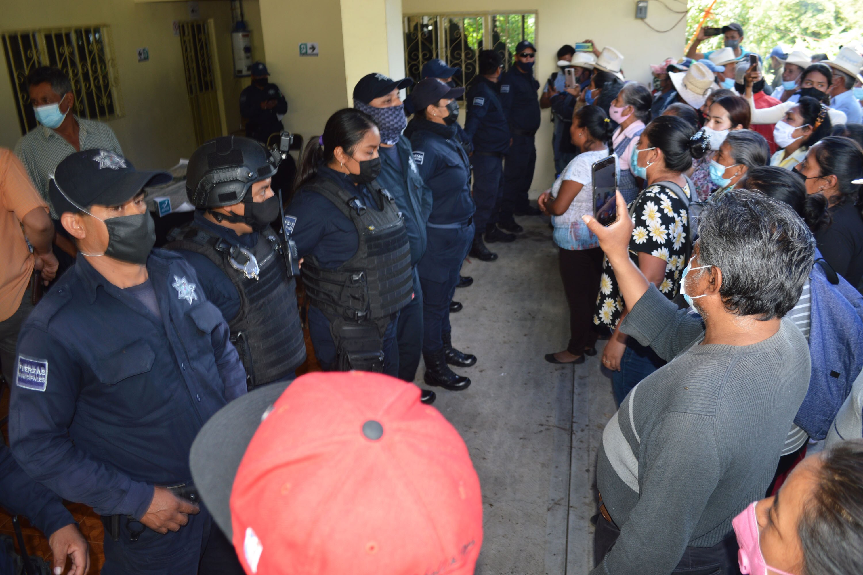 Tensión y violencia en el primer día del cómputo electoral en Puebla