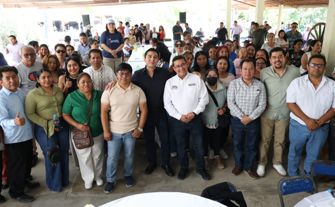 El diputado realizó un recorrido por el municipio de Acatlán de Osorio, donde se reunió con habitantes de la región | Foto: Congreso de Puebla.