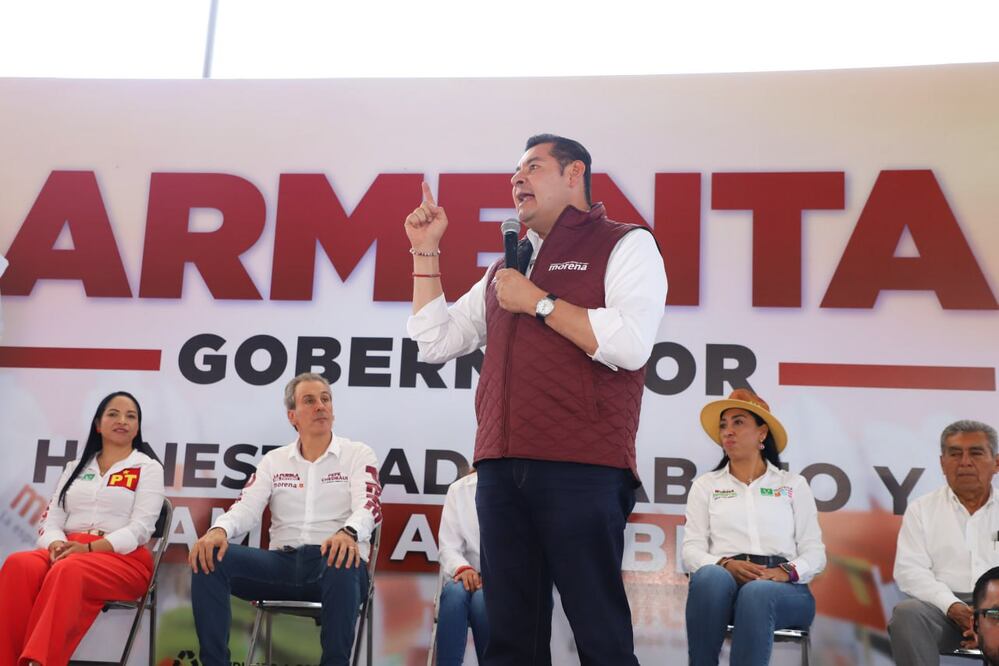El candidato Alejandro Armenta propuso 2 rutas de cablebús | Foto: EsImagen