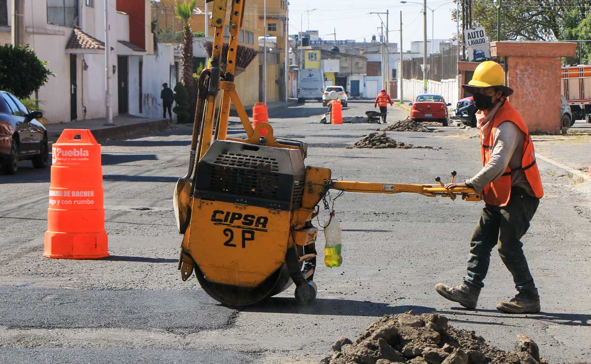 Amplían programa de bacheo en la capital de Puebla