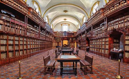 El carrusel para libros de la Biblioteca Palafoxiana: tecnología con 3 siglos de historia