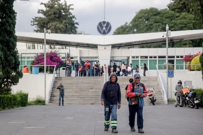 Trabajadores de Volkswagen Puebla rechazan propuesta de aumento salarial de 10.04%