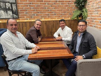 Ahora se reúne Eduardo Rivera con priistas