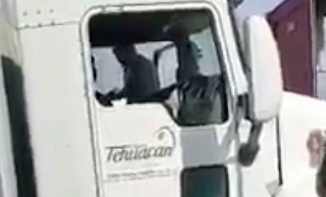 En redes sociales circula el video de la brutal golpiza propinada contra un trailero en Tehuacán | Foto: agencia Es Imagen para El Universal Puebla
