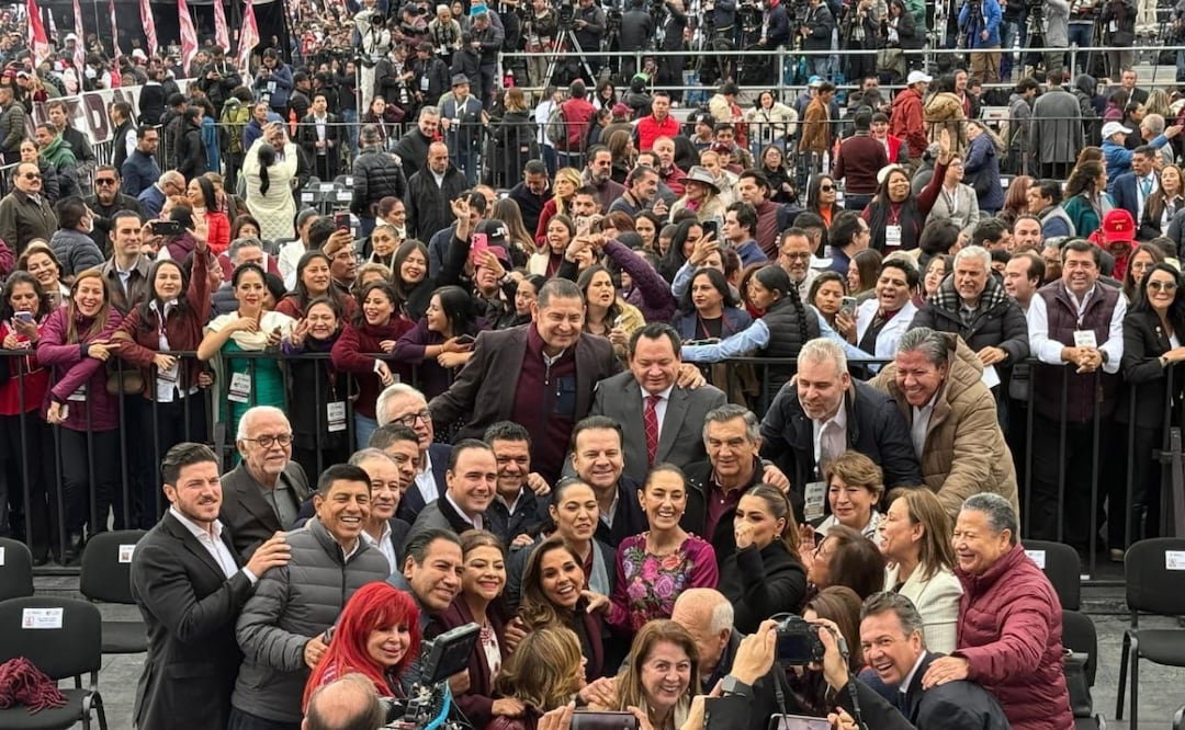El gobernador de Puebla acompaña a la presidenta de México, Claudia Sheinbaum, en su informe de 100 días I Foto: Gobierno del Estado