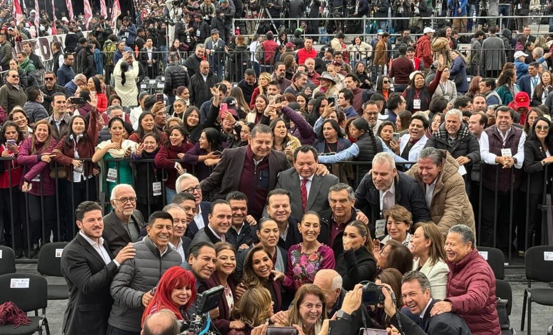 El gobernador de Puebla acompaña a la presidenta de México, Claudia Sheinbaum, en su informe de 100 días I Foto: Gobierno del Estado