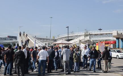Manifestación de transportistas afecta tránsito en Vía Atlixcáyotl; piden aumento de tarifas