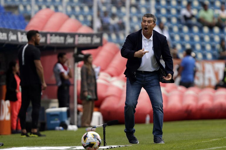 Facundo Farías y Nicolás Freire están descartados para participar en la Leagues Cup, ya que ambos sufrieron lesiones graves que los mantendrán fuera de juego por un período prolongado.

Foto: Producción El Universal Puebla