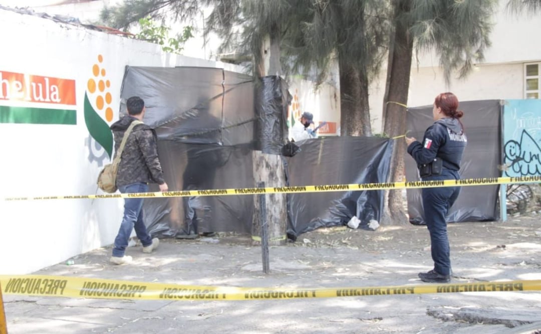 Un hombre en presunta situación de calle fue encontrado sin vida en un parque de la colonia Popular Coatepec. | Foto: Agencia Es Imagen para El Universal Puebla