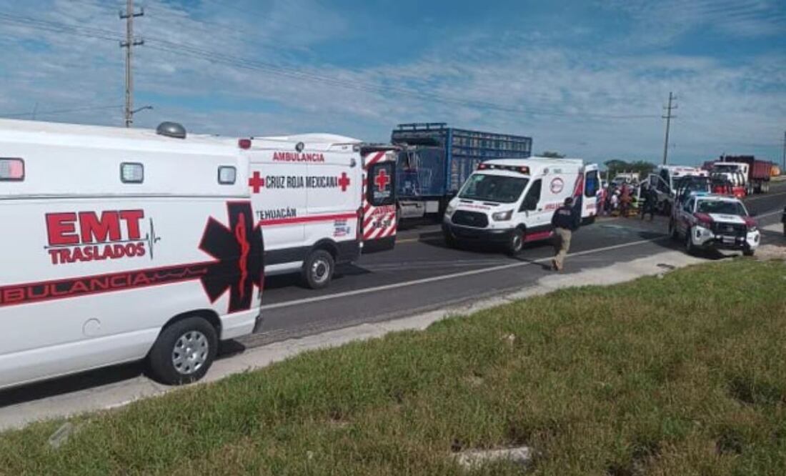 Un accidente vial en la carretera federal Tehuacán-Orizaba dejó un saldo de cinco muertos y nueve heridos | Foto: Twitter Sergio Salomón