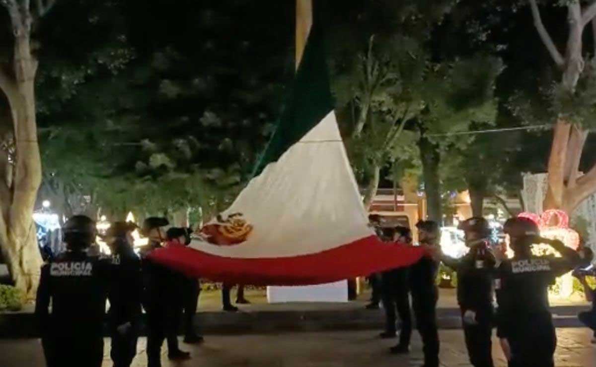 Izan bandera a media asta en el zócalo de Puebla por muerte de Miguel Barbosa