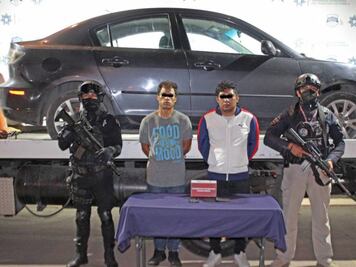 Detienen a dos jóvenes dedicados al robo con violencia sobre la autopista México-Puebla