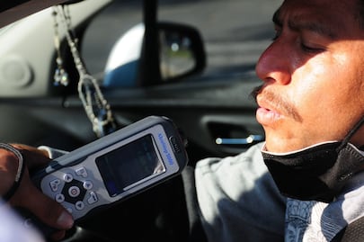 Alcoholímetro nacional y examen obligatorio de manejo, entre las reglas de la nueva Ley de Movilidad