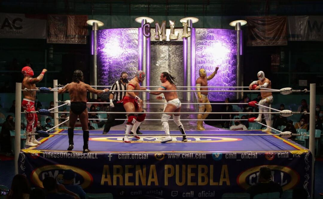 El ring de la calle 13 Oriente en el Centro Histórico está listo para celebrar el 70 aniversario de la Arena Puebla | Foto: Agencia Es Imagen para El Universal Puebla