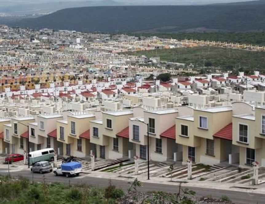 El Infonavit ofrece créditos bajos para comprar una casa | Foto: Archivo El Universal