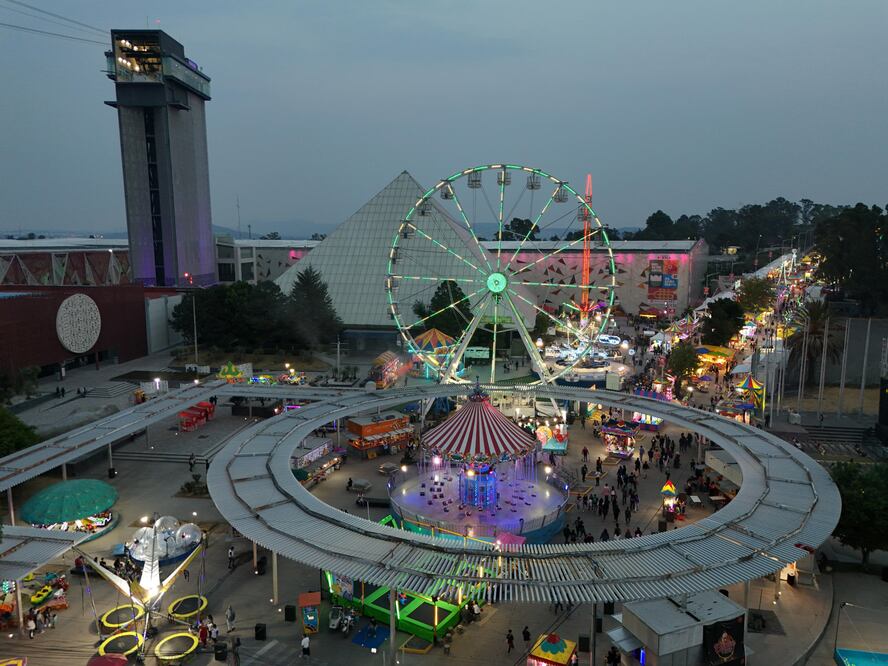 Al visitar la Feria de Puebla contempla el pago del estacionamiento | Foto: EsImagen